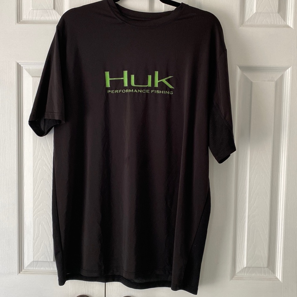Huk Performance Fishing Tee Shirt. Size Large